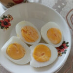 Sprinkle cinnamon on your plant soil. Here are the 10 effects people talk about